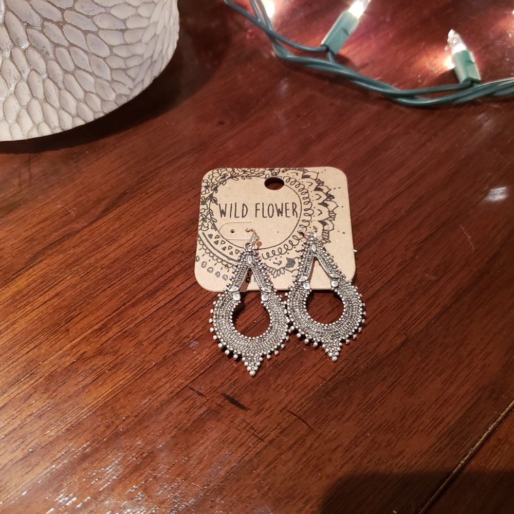 BOHO BEAUTIFUL!  Metal Hook Earrings - Picture 5 of 5